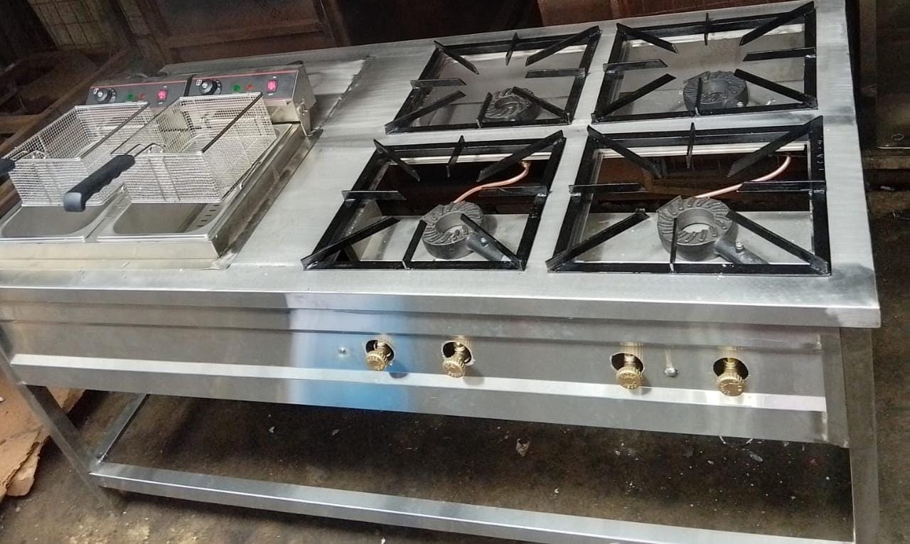 Stainless Steel Combined Unit with 4-Burner Cooker and Deep Fryers